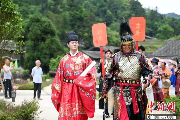 圖為狀元游街?！⑵錉D供圖