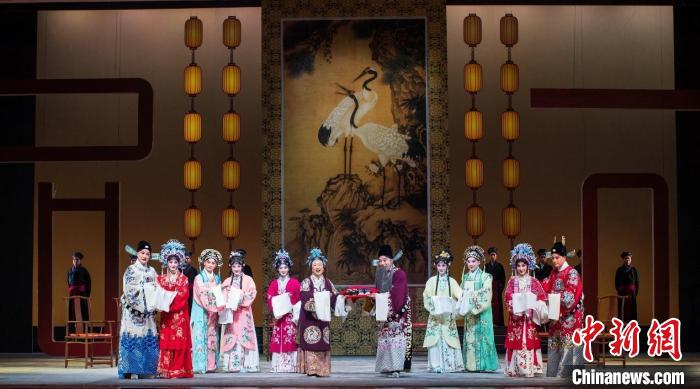 圖為《五女拜壽》劇照?！』浉郯拇鬄硡^(qū)中國戲劇文化節(jié)組委會供圖
