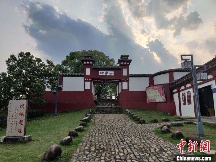 城村漢城遺址外景。　葉秋云 攝