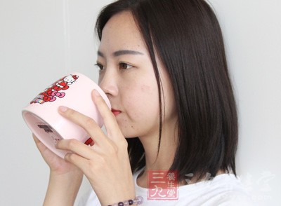 在日常生活中，多喝水是預防上火以及預防各種疾病的有效途徑