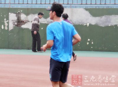 經(jīng)常的高強(qiáng)度鍛煉，例如跑步