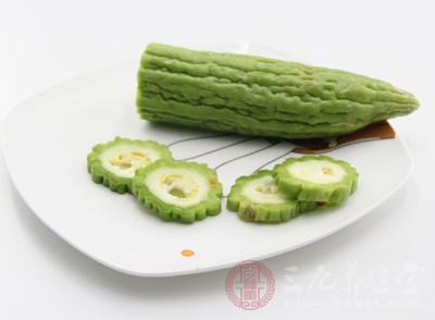 苦味食物中含有的生物堿具有消暑清熱、舒張血管的作用