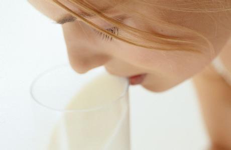 牛奶喝錯了竟對身體有危害 到底多少才適量