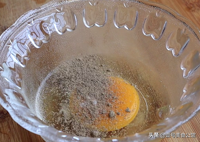 金針菇的美味新吃法，香辣酥脆，鮮香營(yíng)養(yǎng)，不錯(cuò)的居家美食