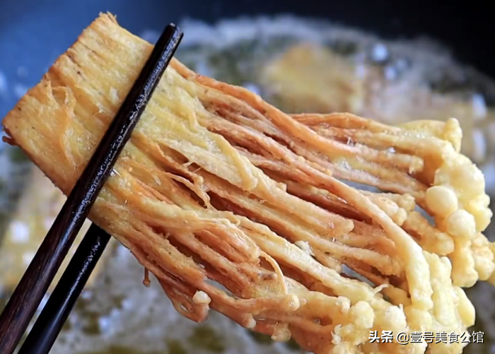 金針菇的美味新吃法，香辣酥脆，鮮香營(yíng)養(yǎng)，不錯(cuò)的居家美食