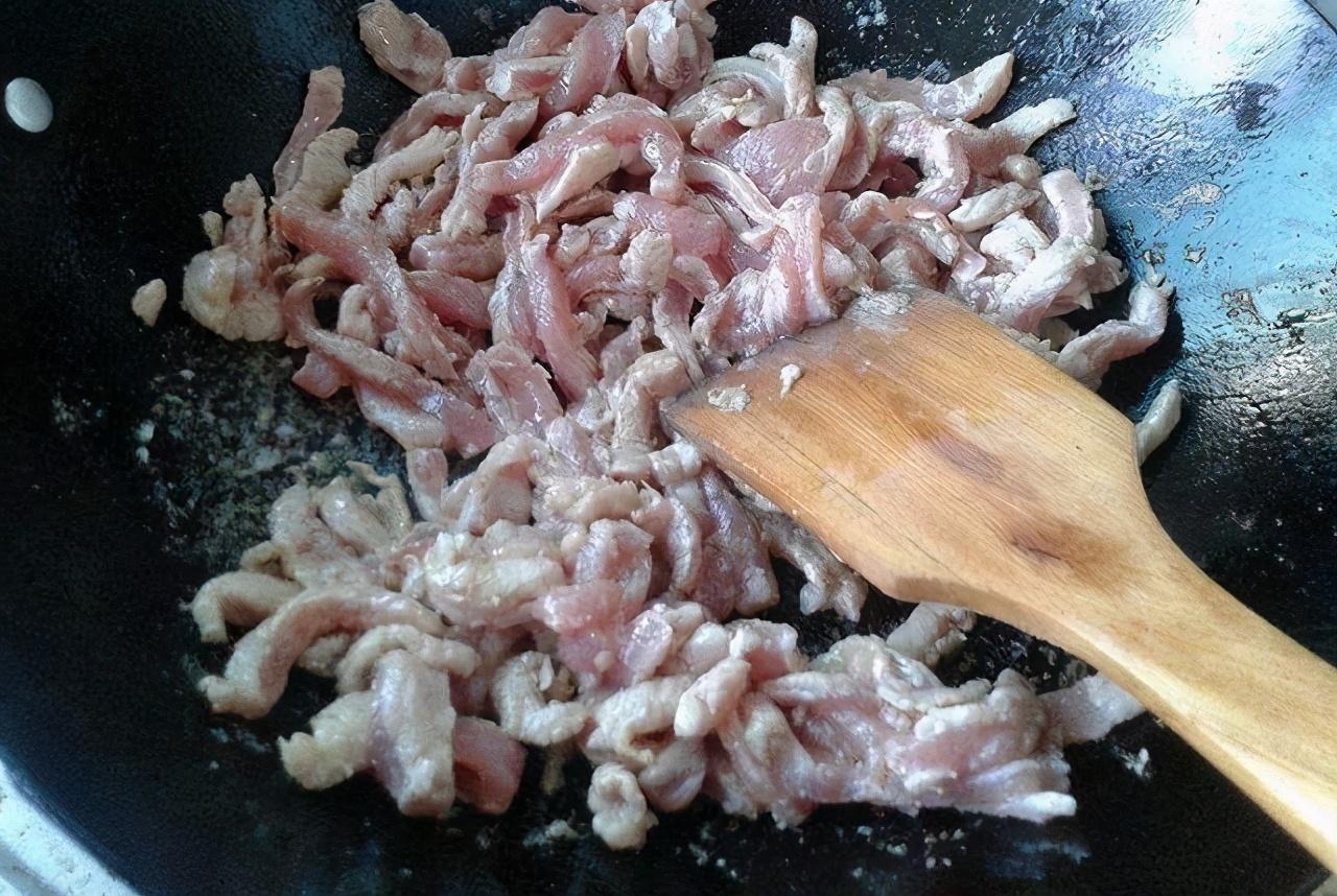 不論炒什么肉，牢記這4個技巧，肉又香又嫩，吃著真過癮