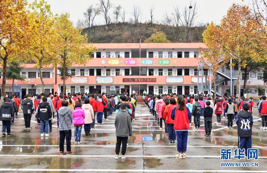 這是11月18日拍攝的河南省洛陽市嵩縣德亭鎮(zhèn)酒店小學(xué)。新華社記者 韓朝陽 攝