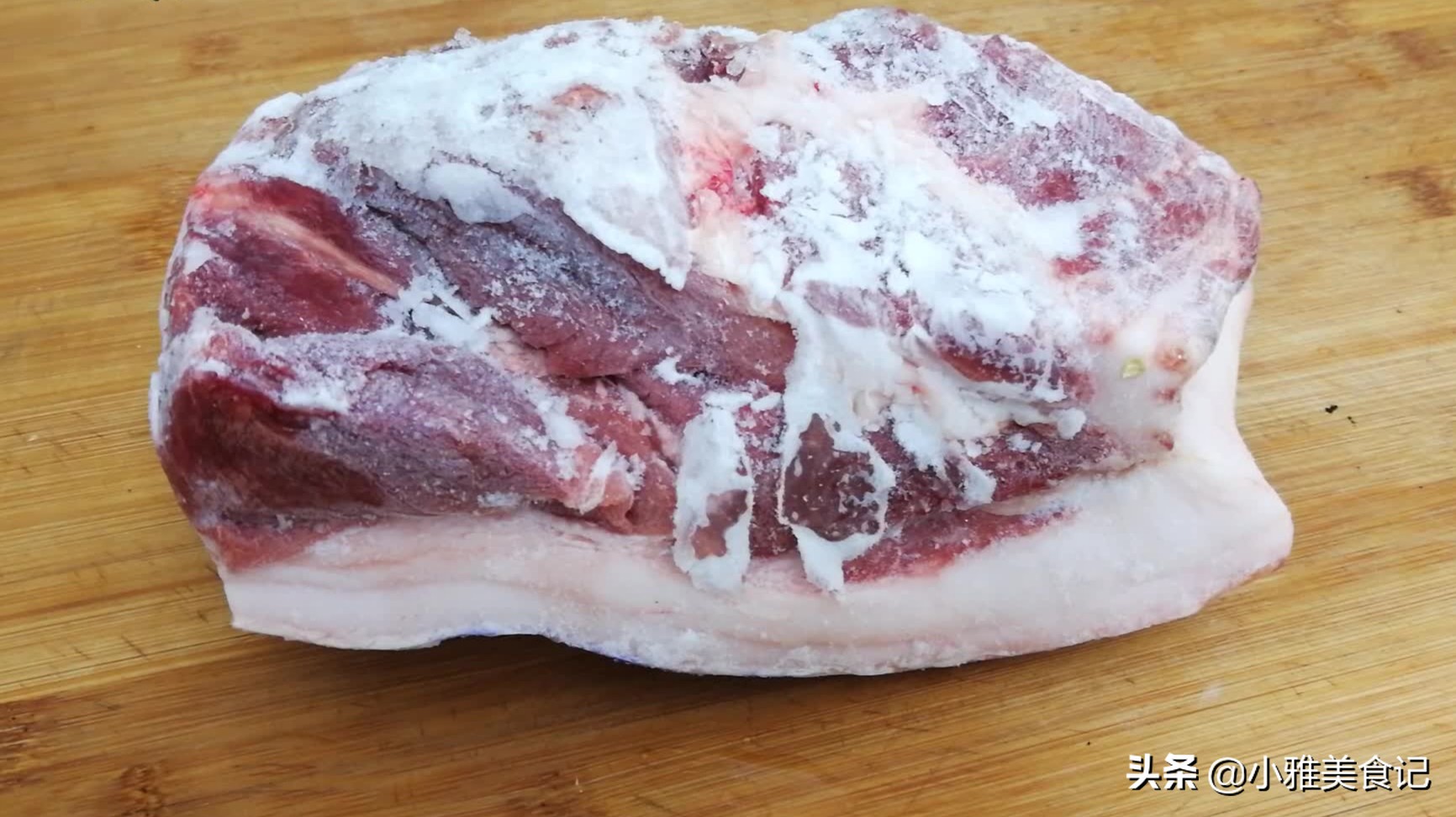 凍肉解凍不要用熱水，教你簡(jiǎn)單解凍方法，快速把肉上冰霜都融化