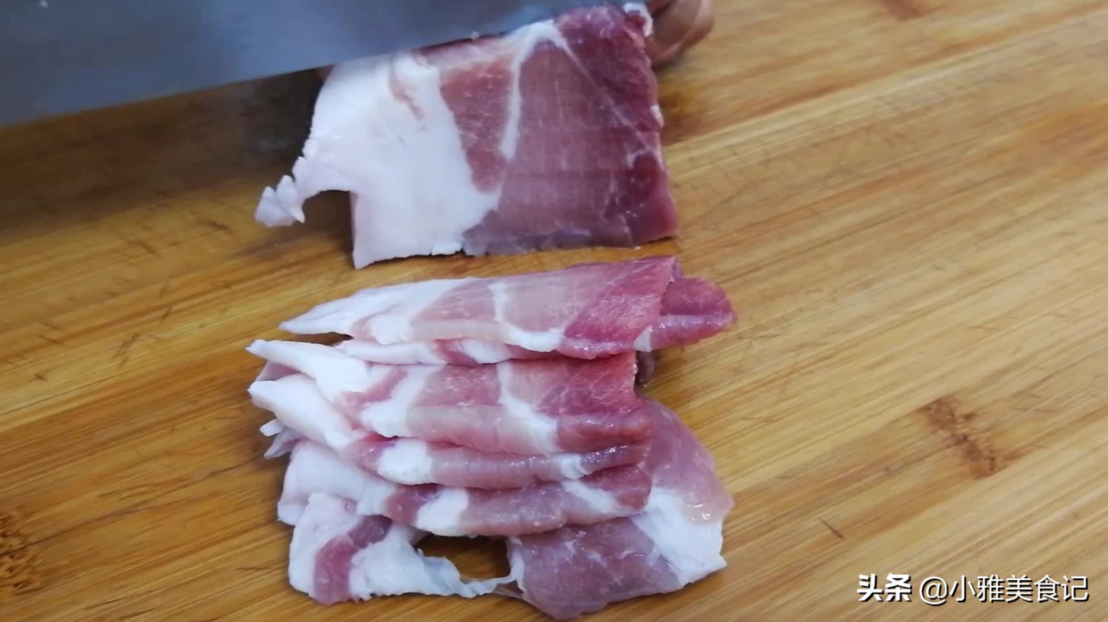 凍肉解凍不要用熱水，教你簡(jiǎn)單解凍方法，快速把肉上冰霜都融化