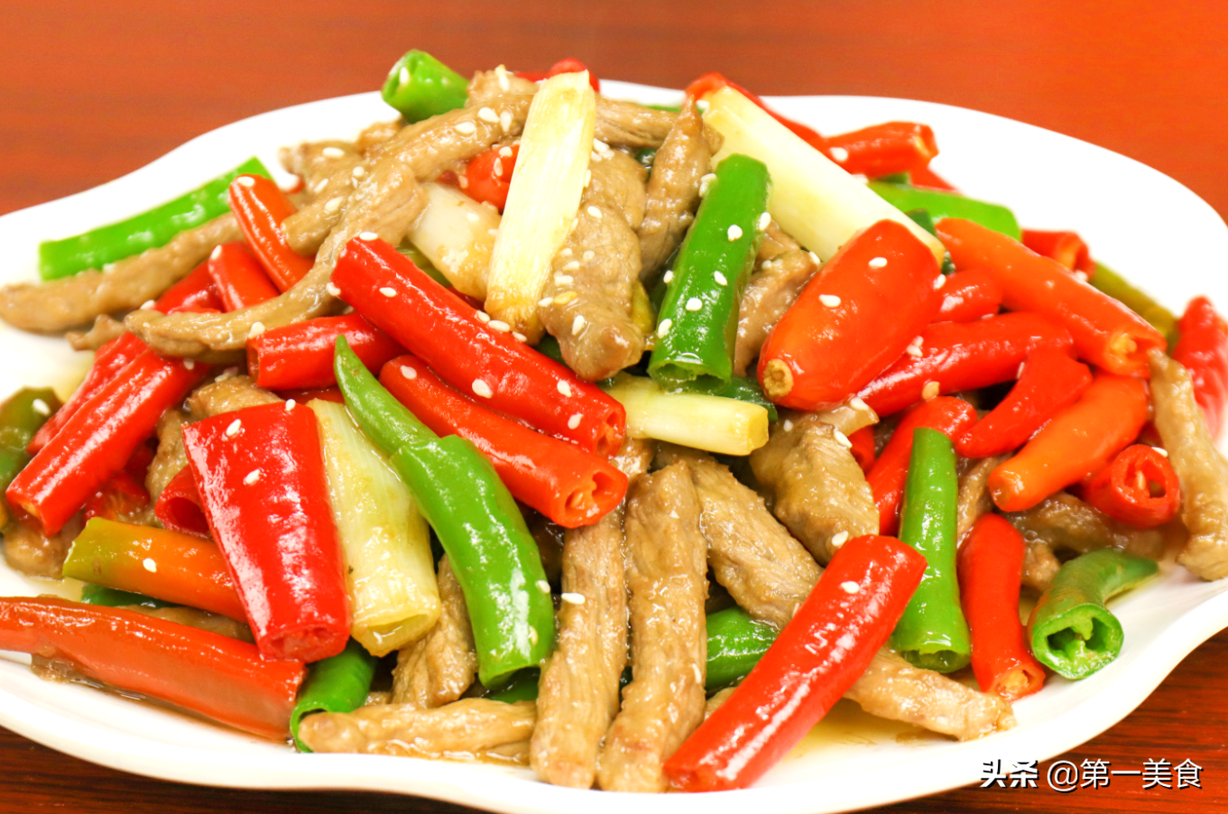 炒牛肉想嫩有竅門，腌肉時牢記這5放3攪，牛肉出鍋滑嫩似豆腐