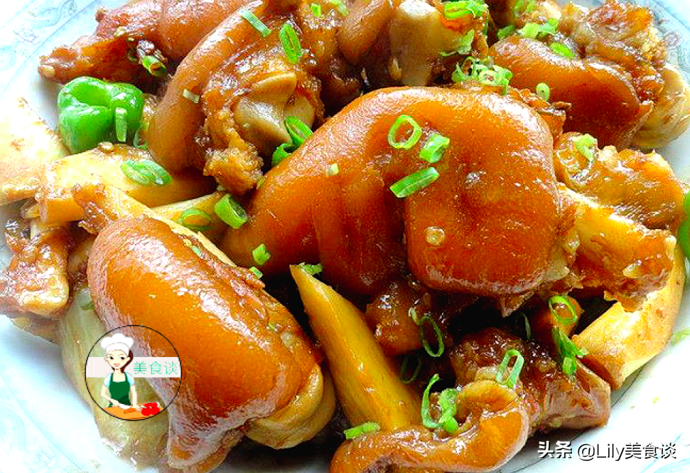 燉豬蹄時(shí)，牢記這“3個(gè)技巧”，豬蹄軟爛鮮香，冬天燉一鍋太饞人