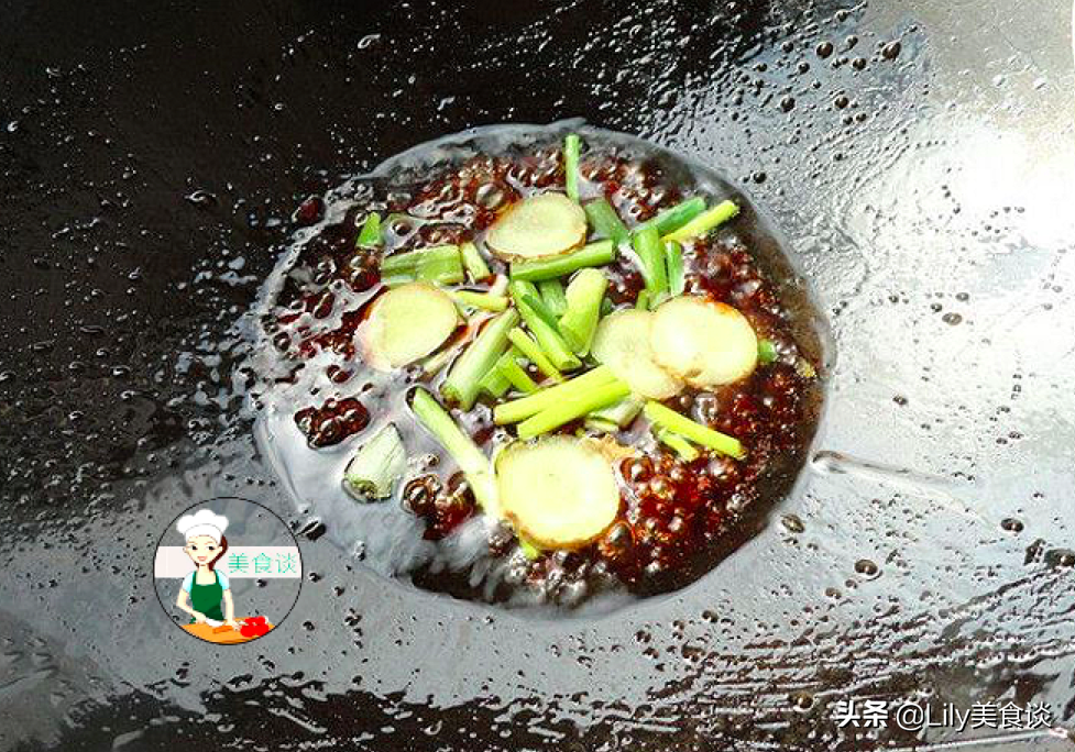 燉豬蹄時(shí)，牢記這“3個(gè)技巧”，豬蹄軟爛鮮香，冬天燉一鍋太饞人