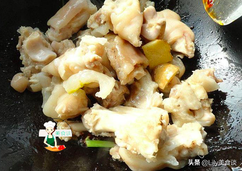 燉豬蹄時(shí)，牢記這“3個(gè)技巧”，豬蹄軟爛鮮香，冬天燉一鍋太饞人