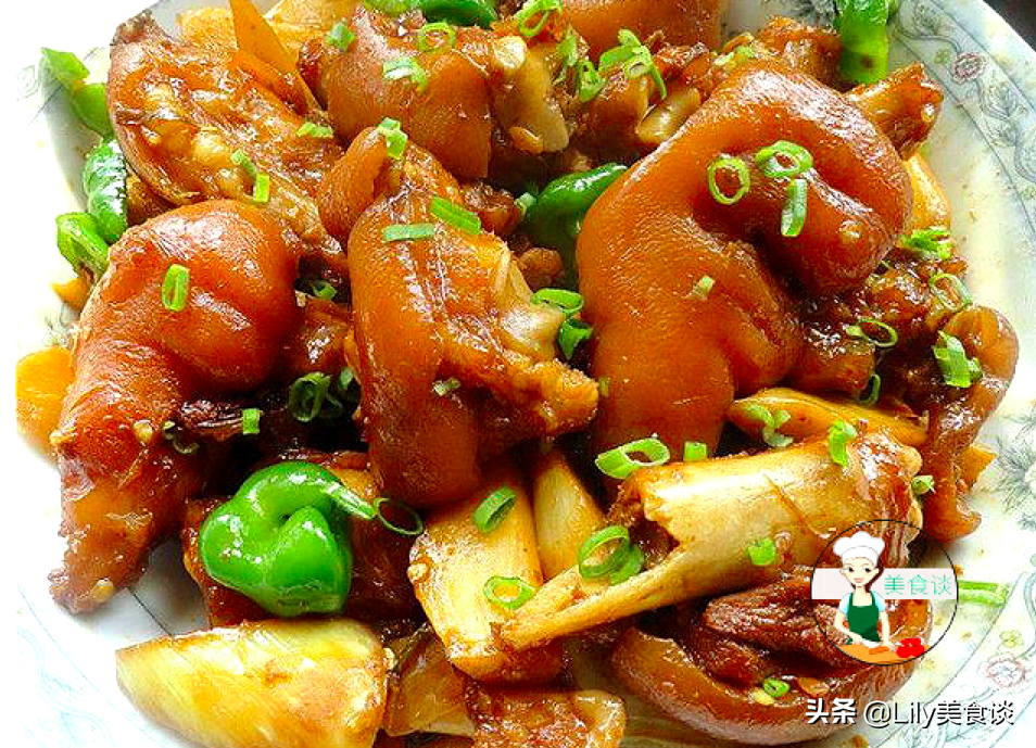 燉豬蹄時(shí)，牢記這“3個(gè)技巧”，豬蹄軟爛鮮香，冬天燉一鍋太饞人