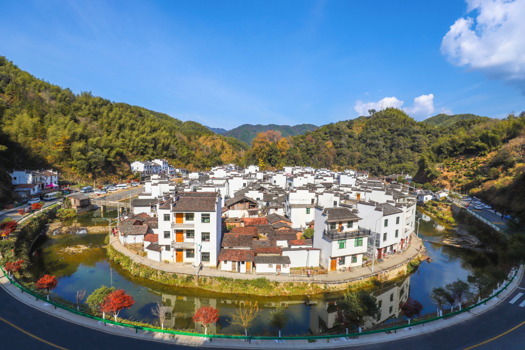 江西深山發(fā)現(xiàn)中國(guó)最圓的古村，為千年前南唐國(guó)師建造，遠(yuǎn)看似八卦
