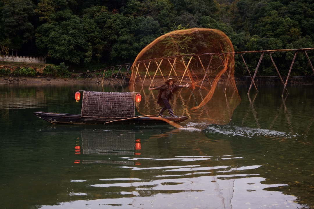 江西深山發(fā)現(xiàn)中國(guó)最圓的古村，為千年前南唐國(guó)師建造，遠(yuǎn)看似八卦