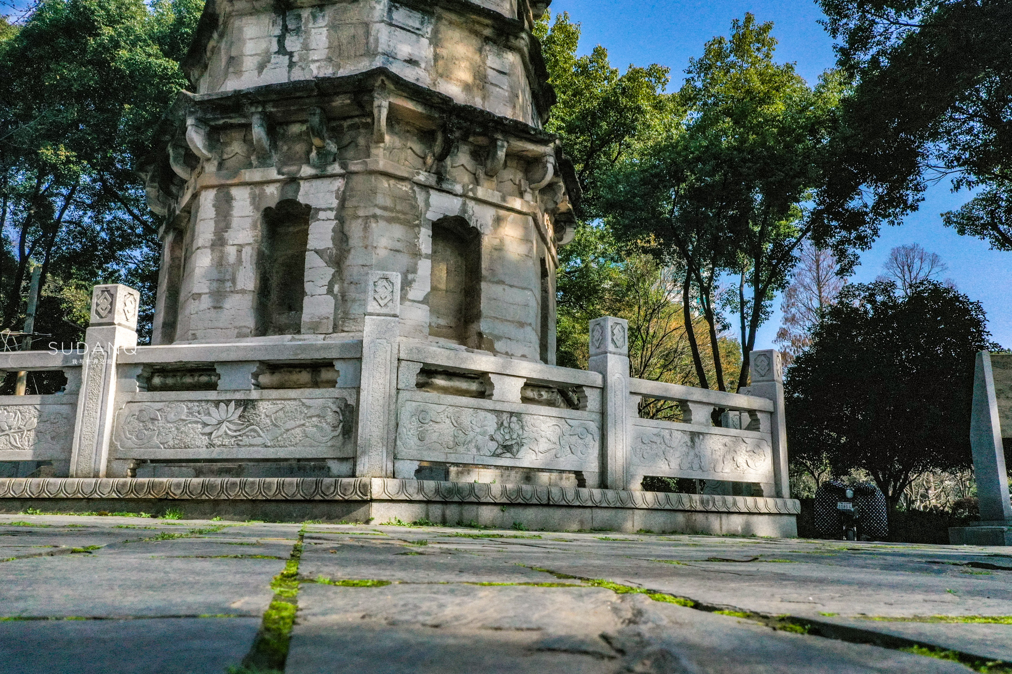 武漢這座古塔相傳是“鎮(zhèn)龍”之物、沒有影子，“江南龍脈”有玄機(jī)