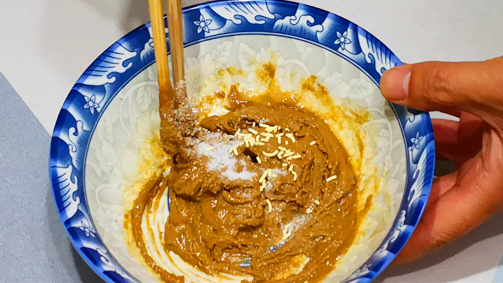 調(diào)芝麻醬時(shí)，牢記“2味料3竅門(mén)”，十幾年的配方，口感順滑又香濃