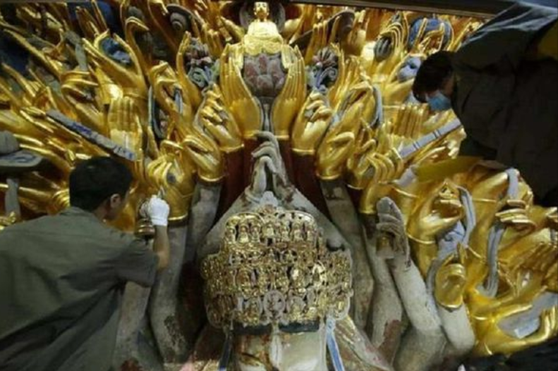 重慶一“千手觀音”發(fā)現(xiàn)“機(jī)關(guān)暗格”，內(nèi)部大有乾坤！創(chuàng)下新歷史